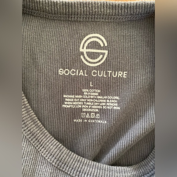 Grey Star Crop Tee - Picture 4 of 4